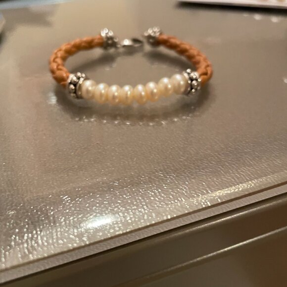 Leather & Pearl Bracelet - Picture 5 of 7